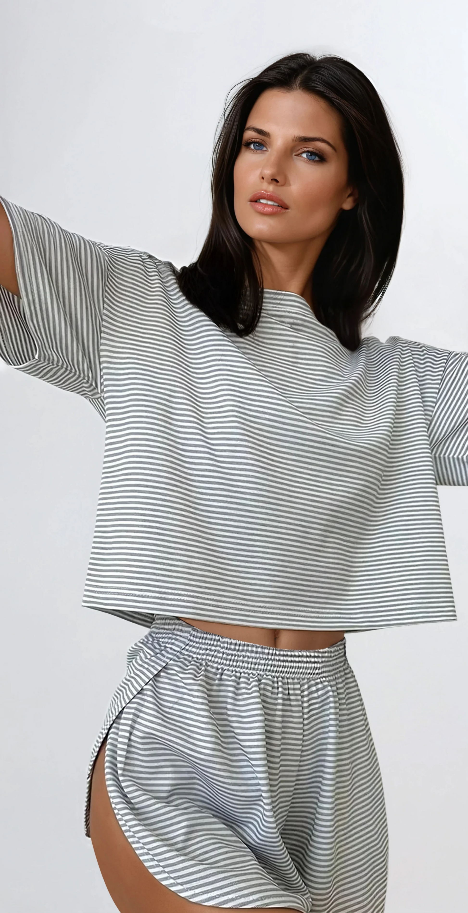 Missklara Gestreiftes zweiteiliges Pyjama-Set mit T-Shirt und Split-Shorts